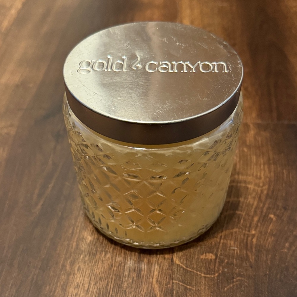 Gold Canyon White Wine Slushie Scented Textured Glass Candle with Silver Lid